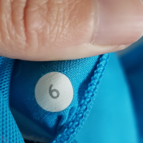 SOLD  Lululemon top with built in bra- size 6 - Picture 3 of 4